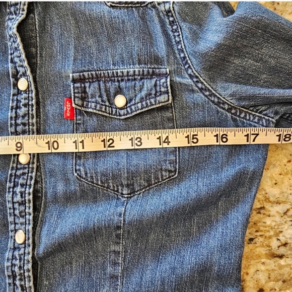 Levi's jean shirt - Picture 4 of 8
